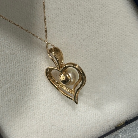 Pearl and diamond heart necklace - Picture 2 of 3